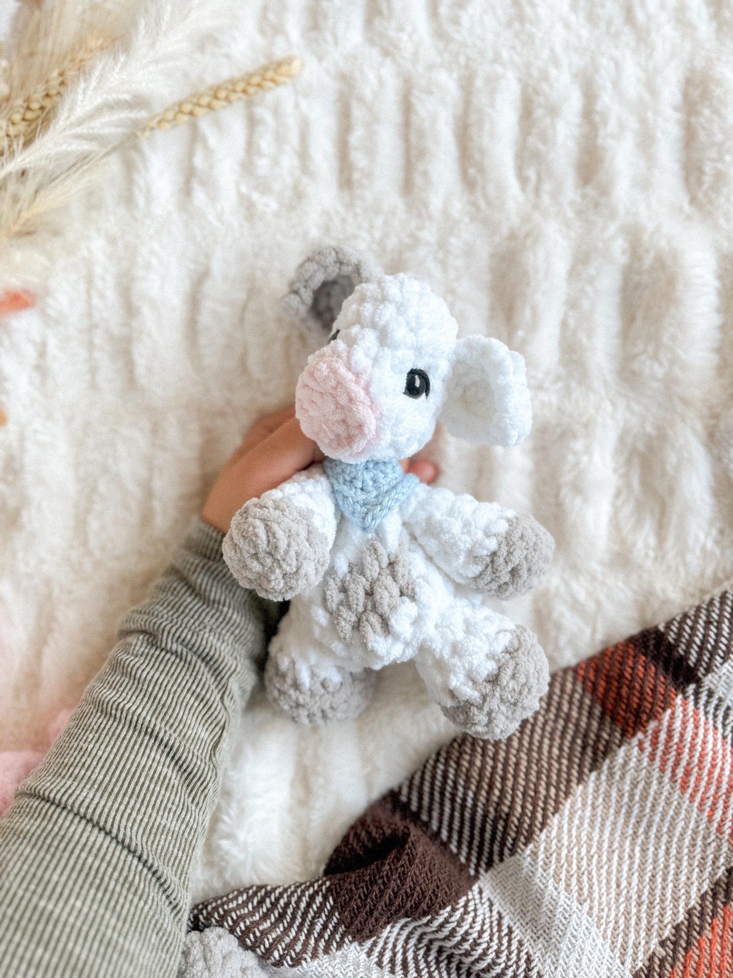 Wren the Pocket Piglet crochet pattern | NO SEW crochet pattern | crochet pig | amigurumi | crochet pattern | cute crochet pattern