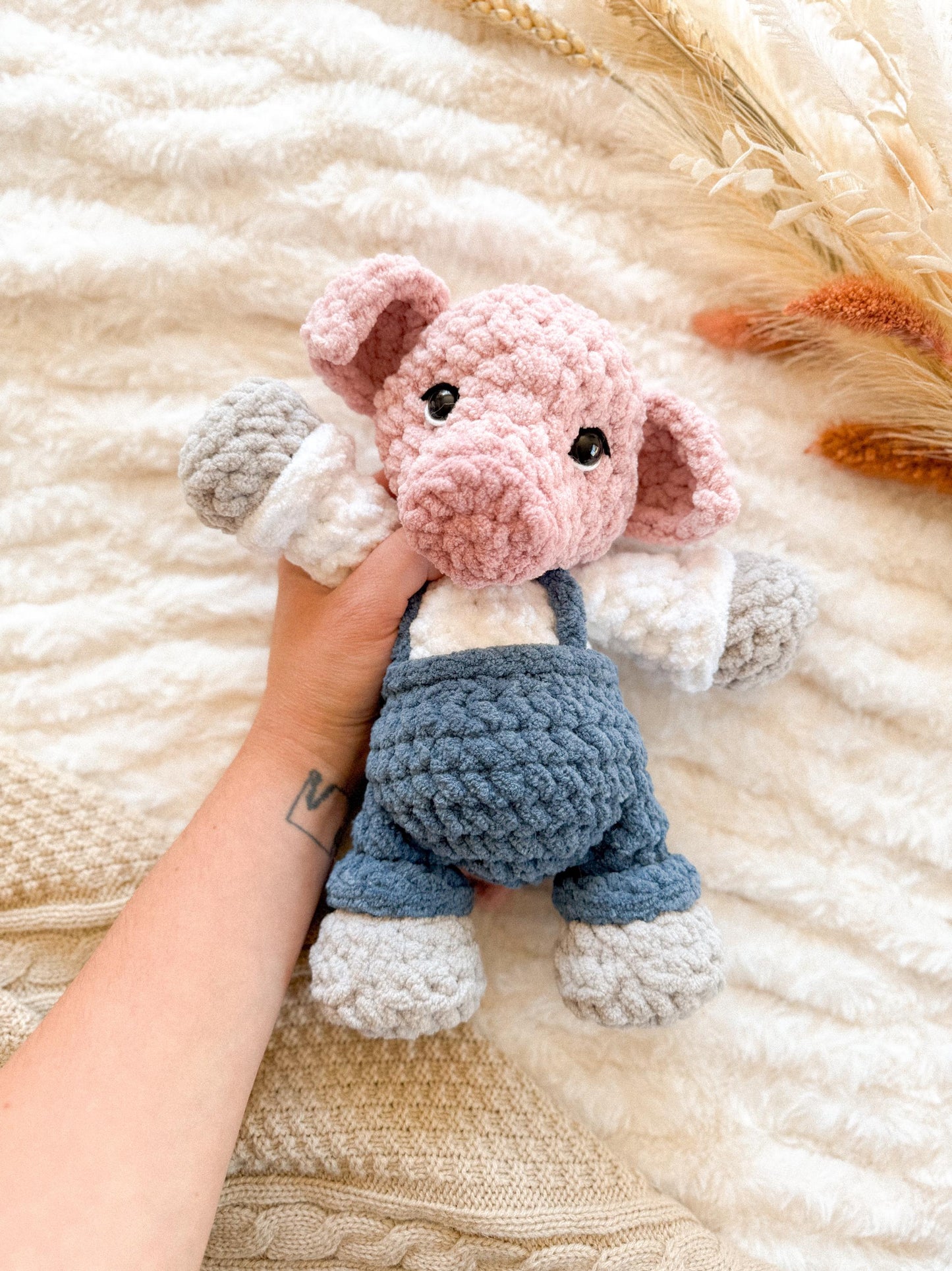Winnie the Pig Plushie crochet pattern | NO SEW crochet pattern |