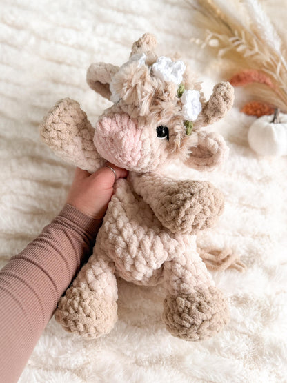 Cora Highland Cow Snuggler crochet pattern | NO SEW crochet pattern |