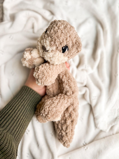 Reed the Otter Pup crochet pattern| LOW SEW crochet pattern|crochet snuggler| crochet lovey| amigurumi|crochet otter| cute crochet pattern