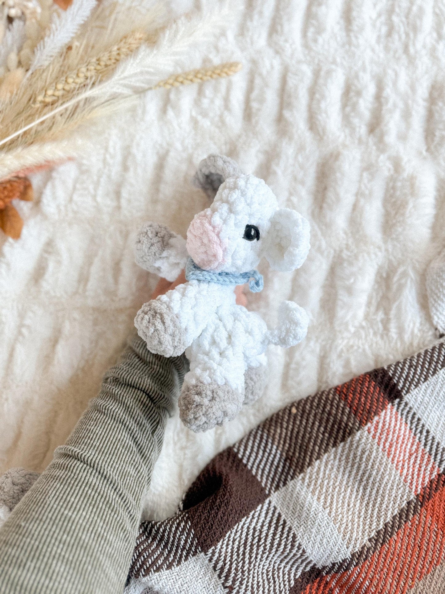 Wren the Pocket Piglet crochet pattern | NO SEW crochet pattern | crochet pig | amigurumi | crochet pattern | cute crochet pattern