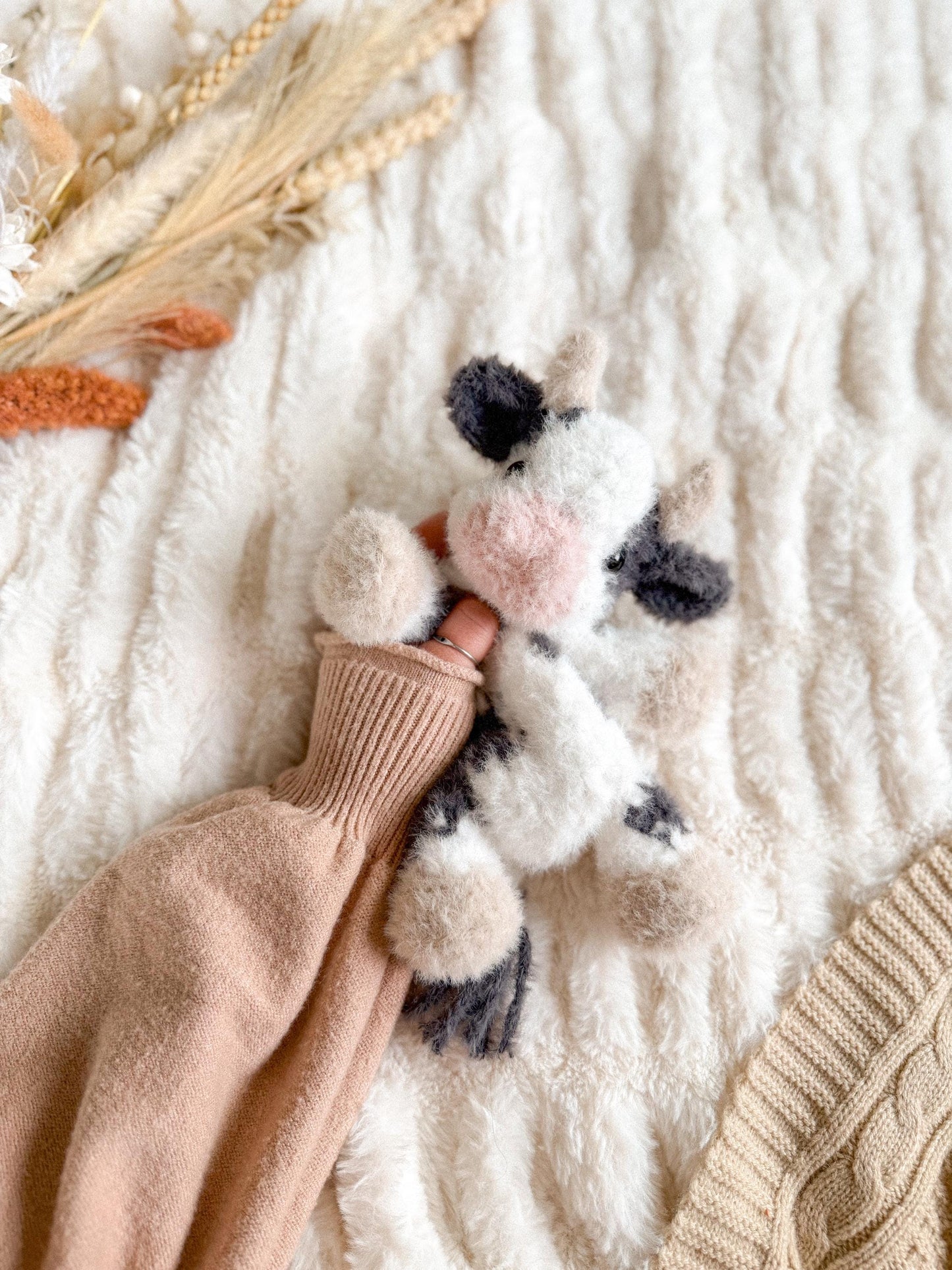 Cyrus Cow Snuggler crochet pattern | NO SEW crochet pattern |