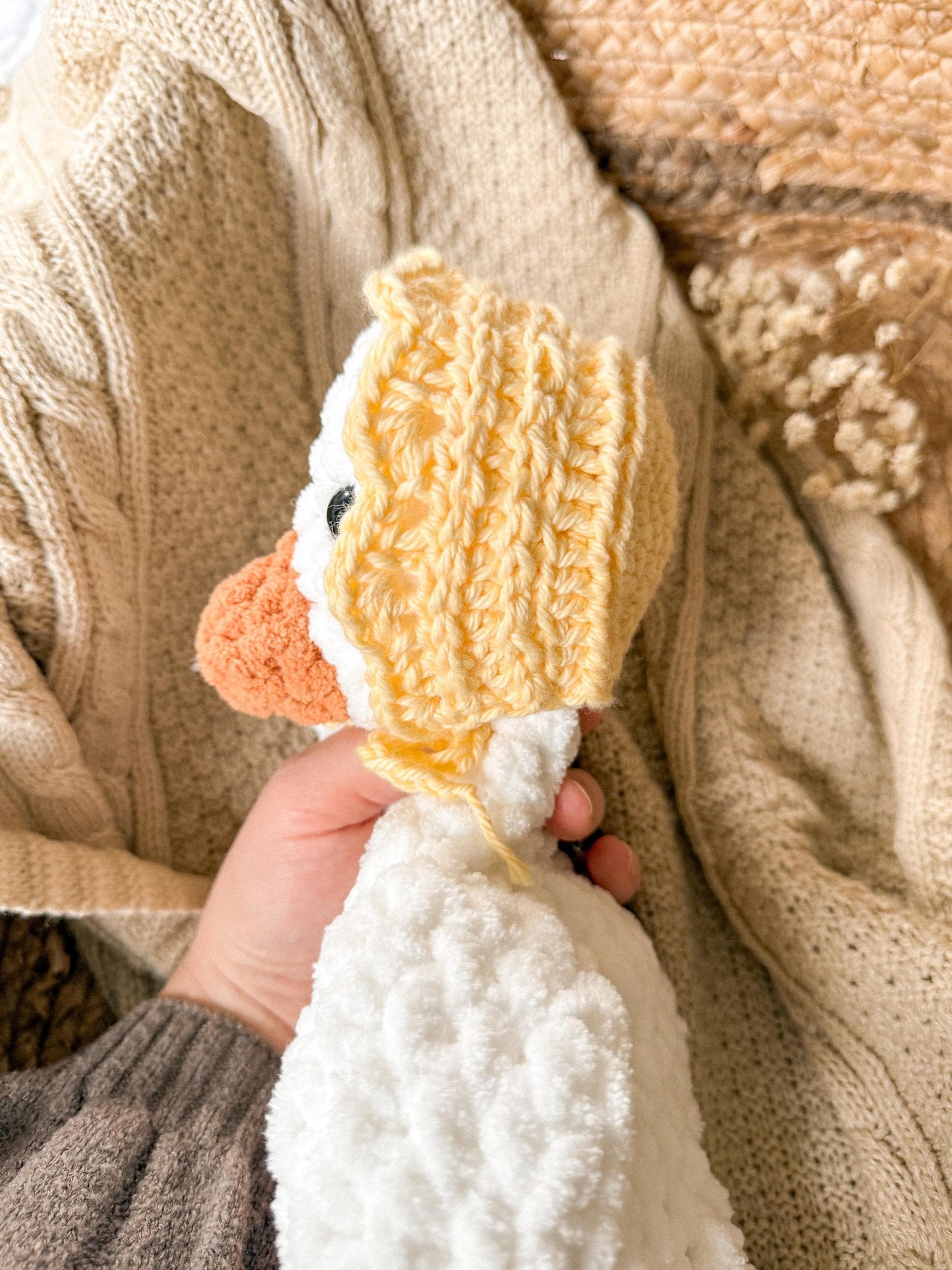 Daisy Goose snuggler crochet pattern | NO SEW crochet pattern |