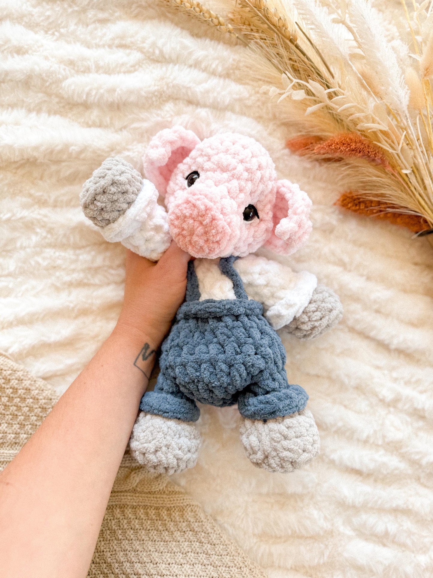 Winnie the Pig Snuggler crochet pattern | NO SEW crochet pattern |