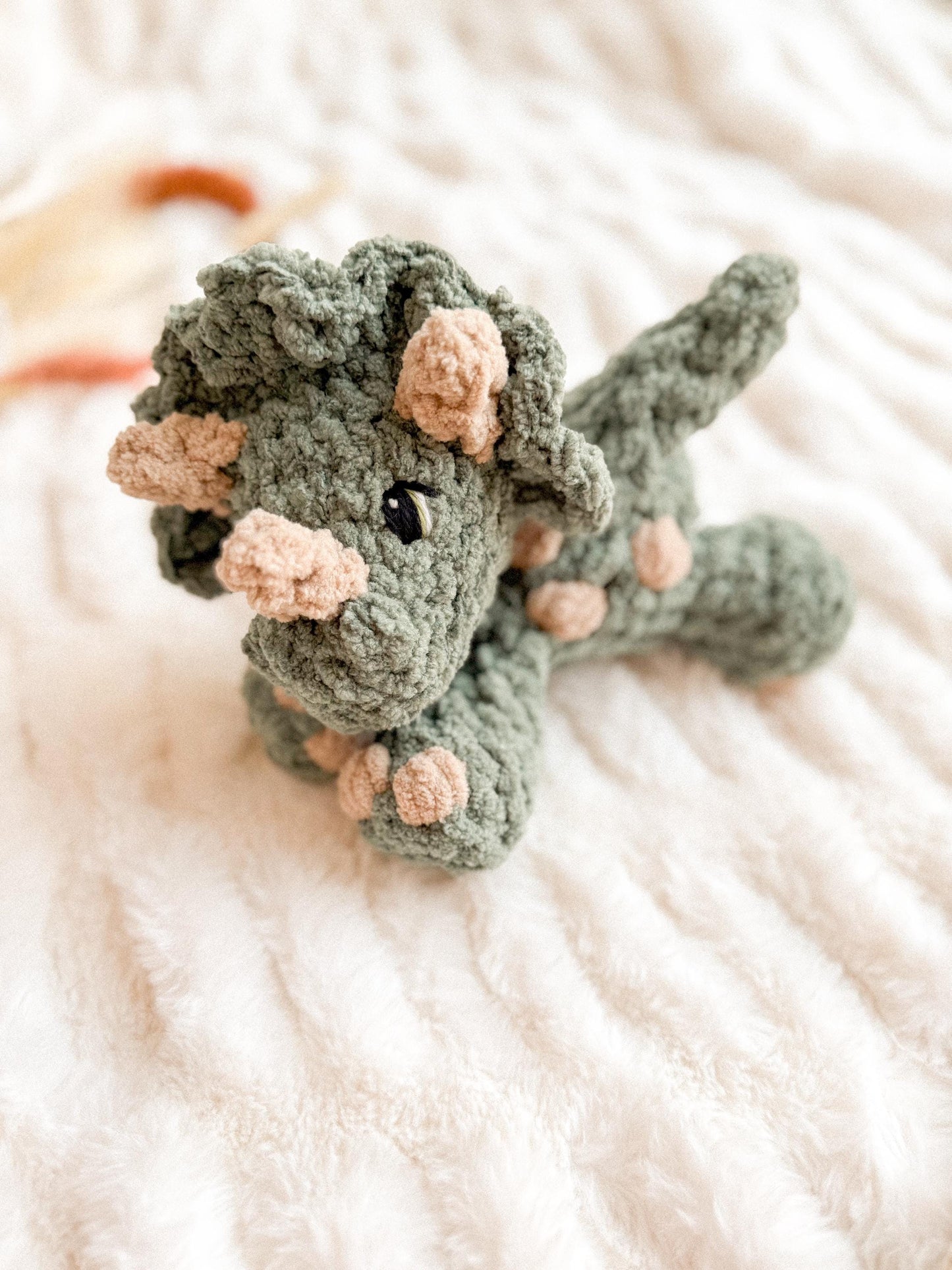 Tiny Triceratops crochet pattern | NO SEW crochet pattern |