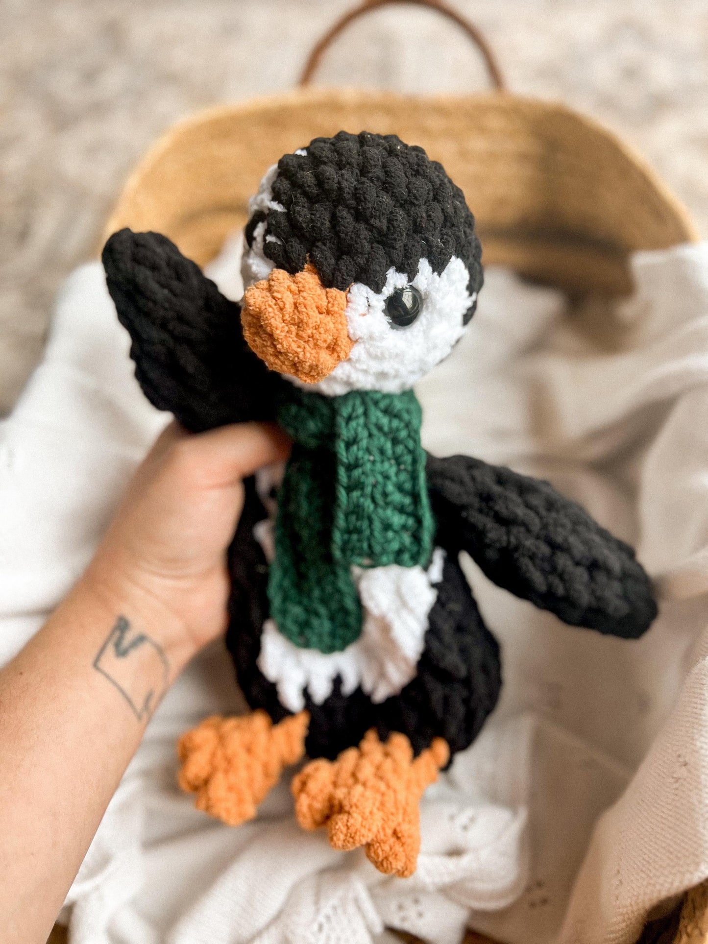 Presley the Penguin | LOW SEW crochet pattern|