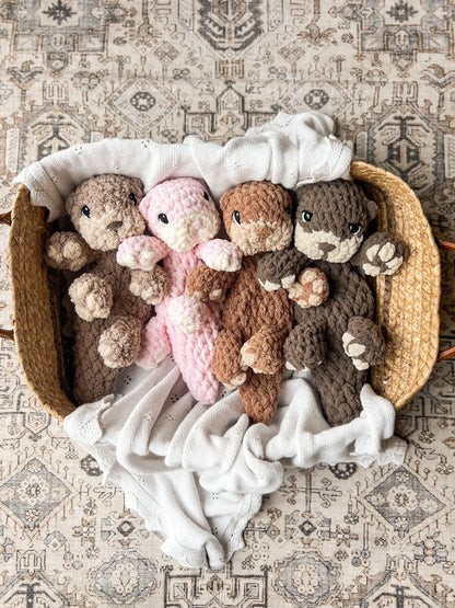 Reed the Otter Pup crochet pattern| LOW SEW crochet pattern|crochet snuggler| crochet lovey| amigurumi|crochet otter| cute crochet pattern