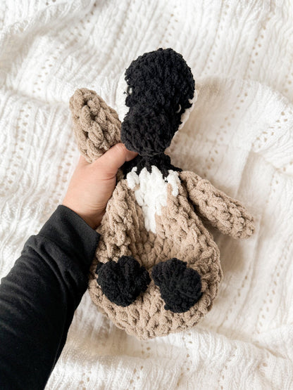 Daisy Goose snuggler crochet pattern | NO SEW crochet pattern |