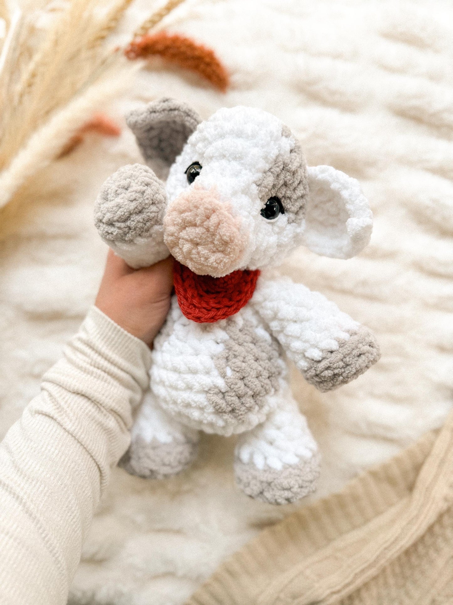 Winnie the Pig Plushie crochet pattern | NO SEW crochet pattern |