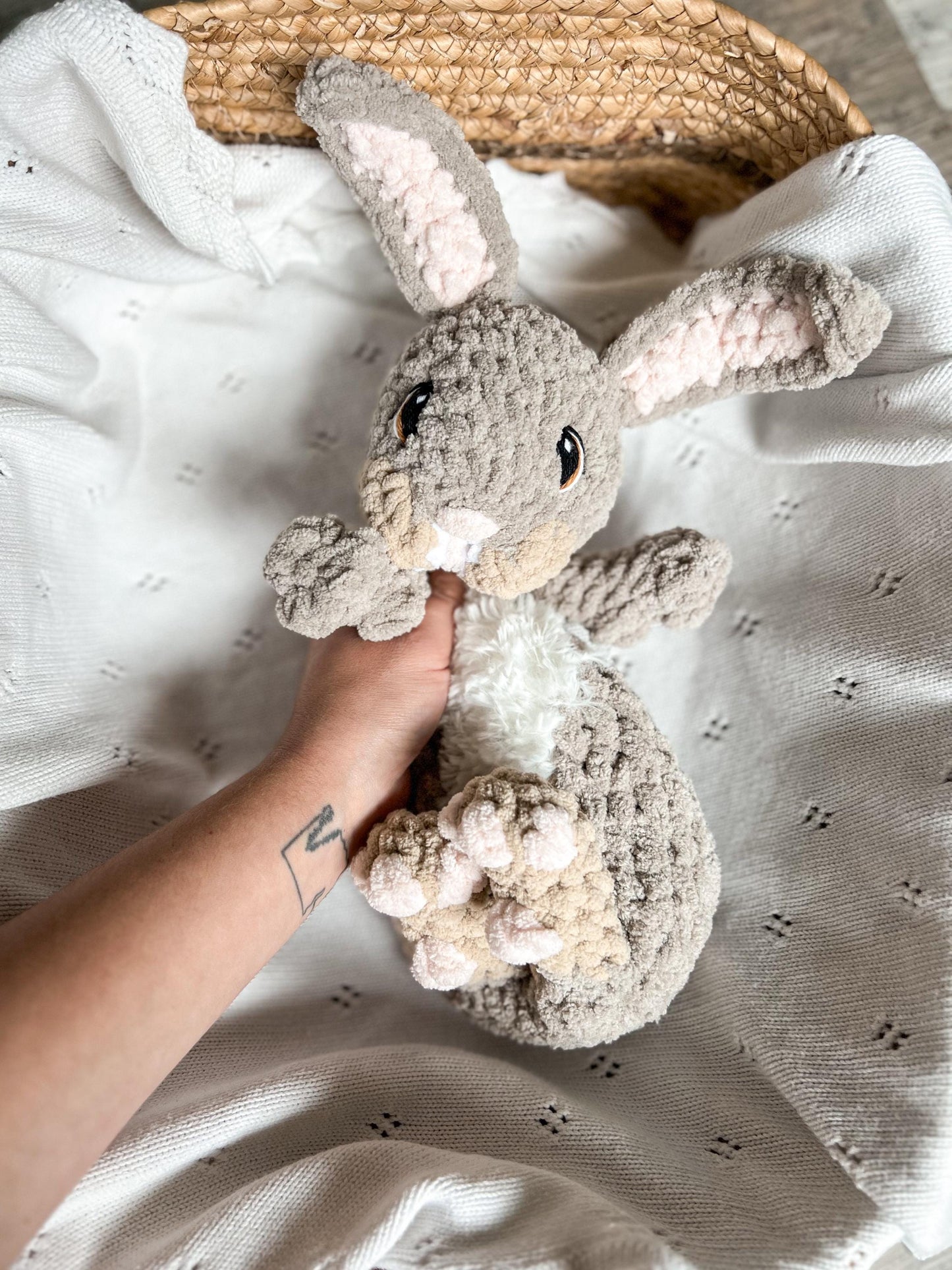 Brynn & Benny the Bunnies crochet pattern | LOW SEW crochet pattern |