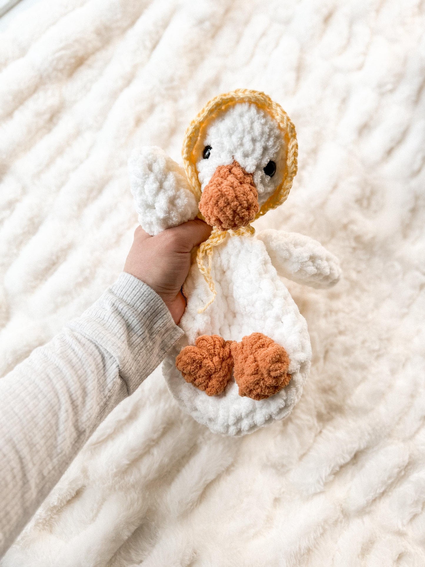 Daisy Goose snuggler crochet pattern | NO SEW crochet pattern |