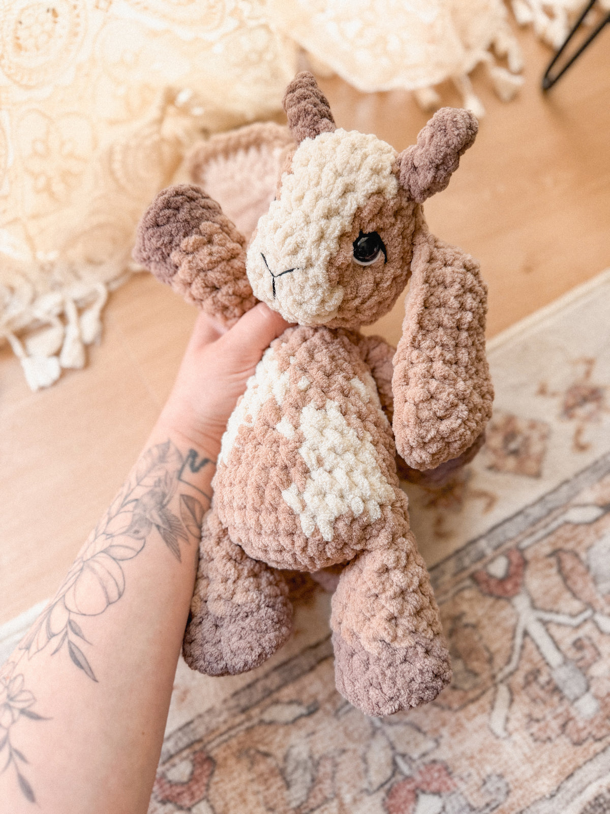 Graze the Goat Plushie crochet pattern | NO SEW crochet pattern |