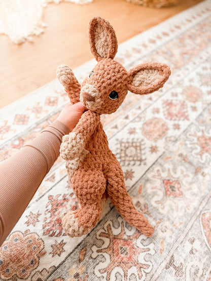 Momma Rue & baby Joey kangaroo crochet pattern | LOW SEW crochet pattern |