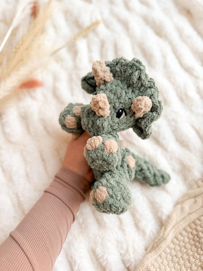 Tiny Triceratops crochet pattern | NO SEW crochet pattern |