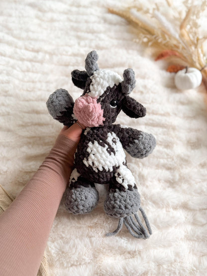 Cyrus Cow Plushie crochet pattern | NO SEW crochet pattern |