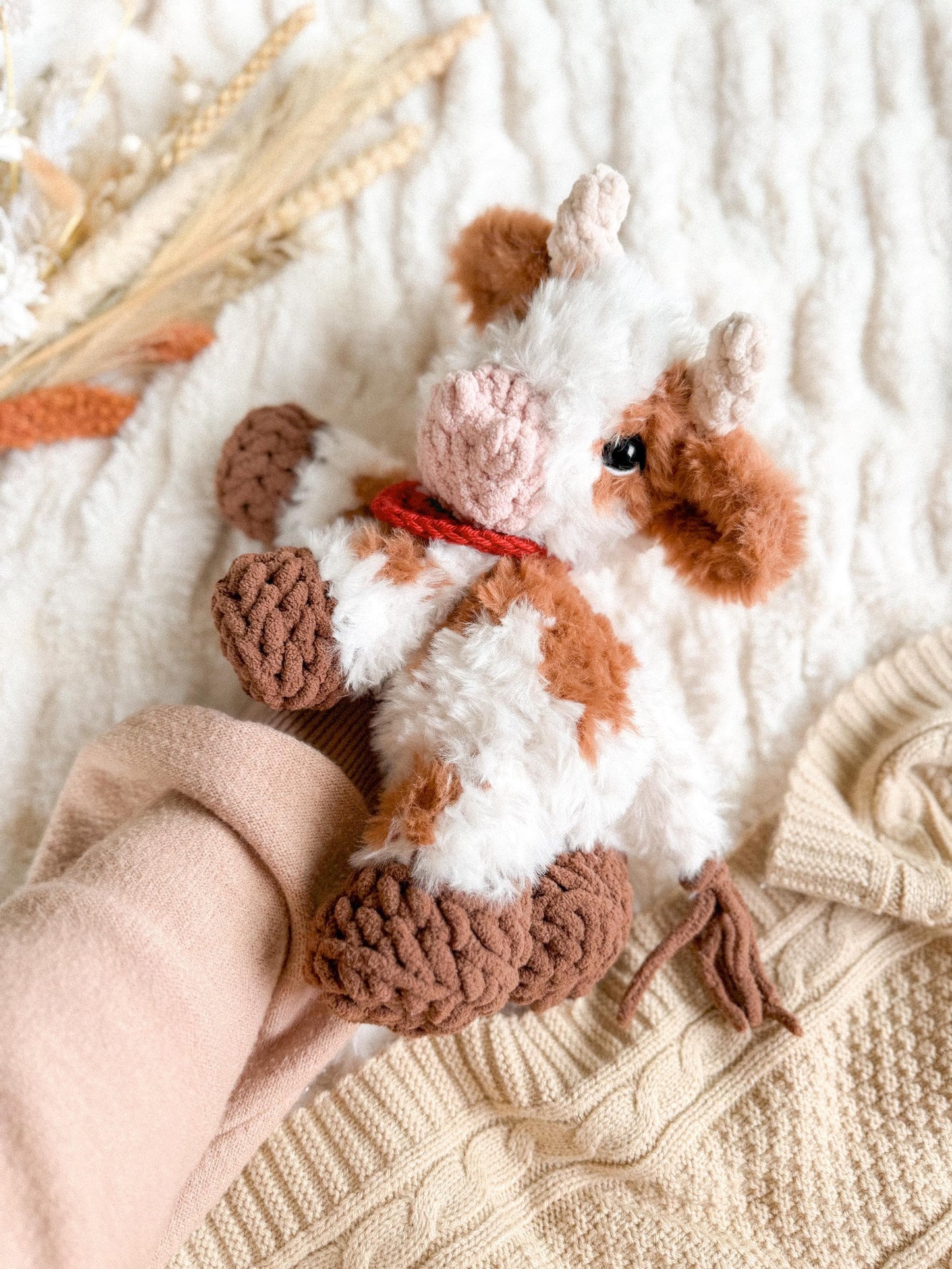 Cyrus Cow Snuggler crochet pattern | NO SEW crochet pattern |