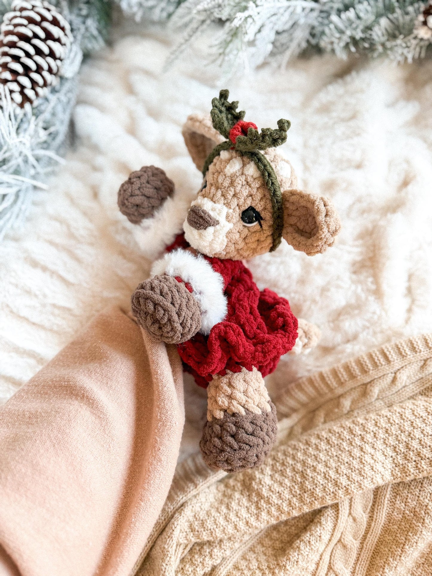 Cedar & Aspen Deer Snuggler crochet pattern | LOW SEW crochet pattern |