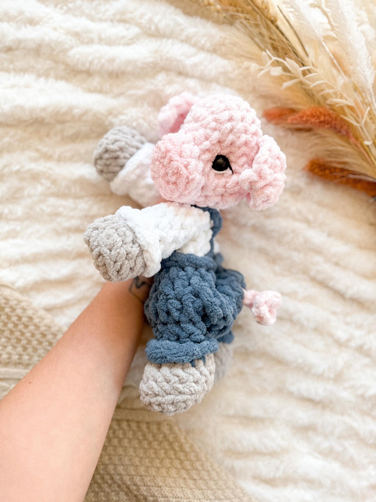 Winnie the Pig Snuggler crochet pattern | NO SEW crochet pattern |