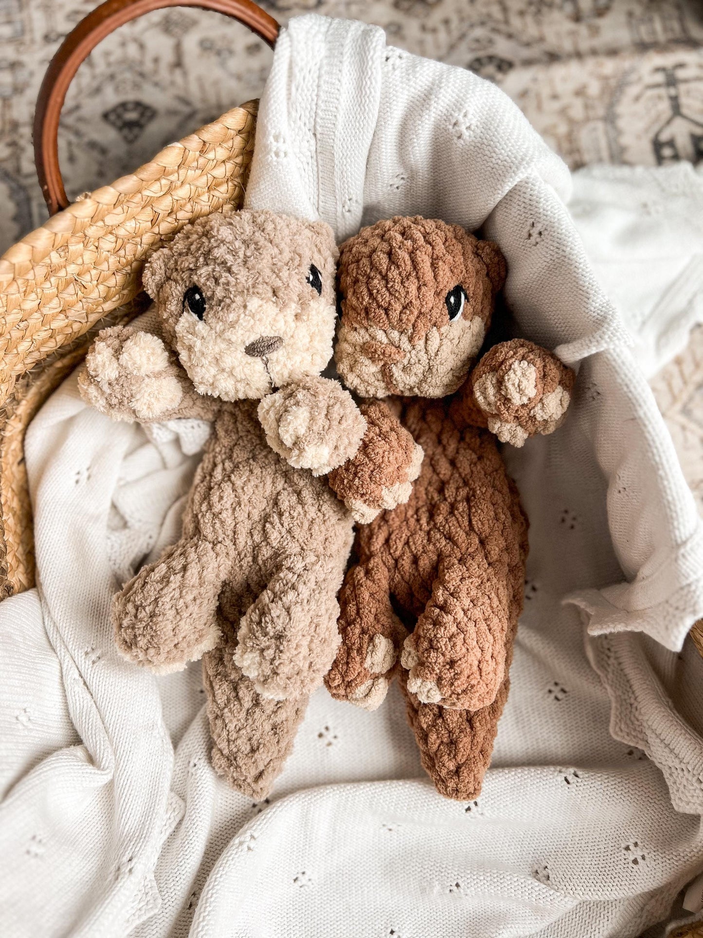 Reed the Otter Pup crochet pattern| LOW SEW crochet pattern|crochet snuggler| crochet lovey| amigurumi|crochet otter| cute crochet pattern
