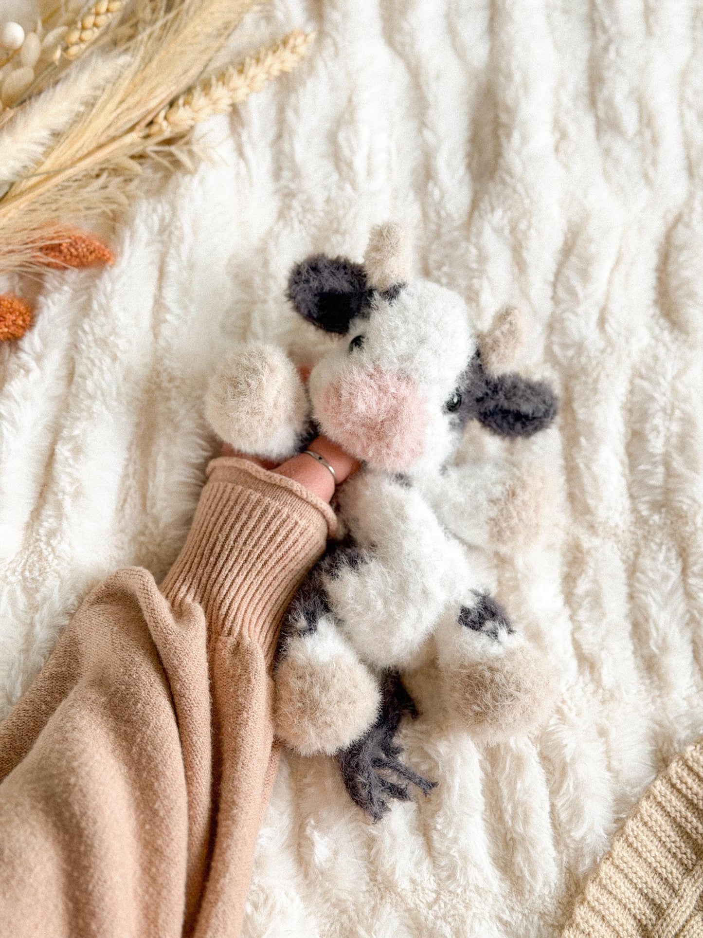Cyrus Cow Snuggler crochet pattern | NO SEW crochet pattern |