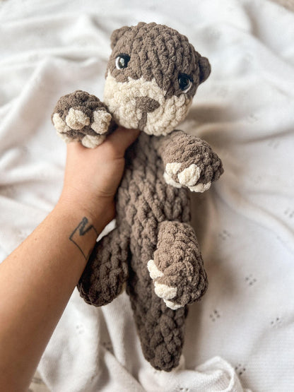 Reed the Otter Pup crochet pattern| LOW SEW crochet pattern|crochet snuggler| crochet lovey| amigurumi|crochet otter| cute crochet pattern