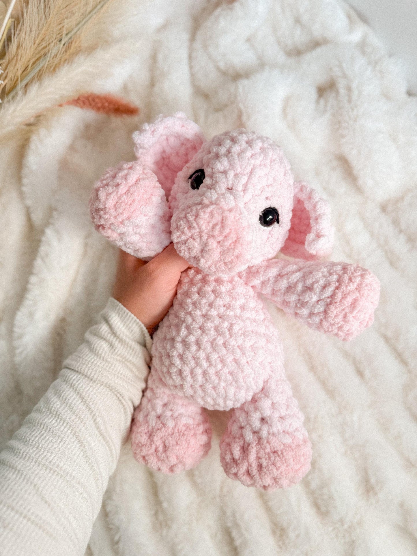 Winnie the Pig Plushie crochet pattern | NO SEW crochet pattern |