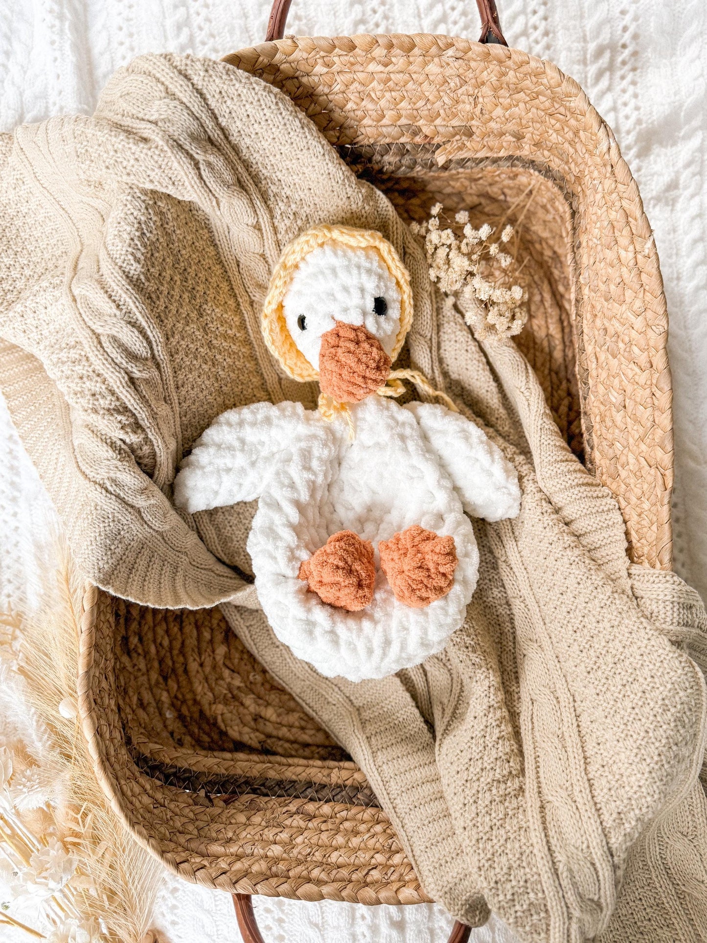 Daisy Goose snuggler crochet pattern | NO SEW crochet pattern |